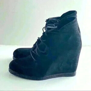 STUART WEITZMAN  LACE UP SUEDE WEDGED BOOTIES SIZE 7.5